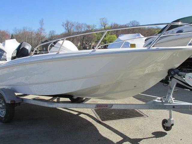 2015 Boston Whaler 150 Super Sport Photo