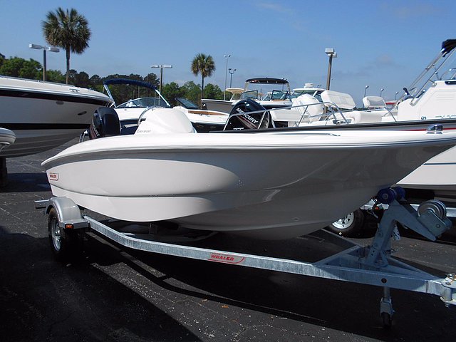 2015 Boston Whaler 150 Super Sport Photo