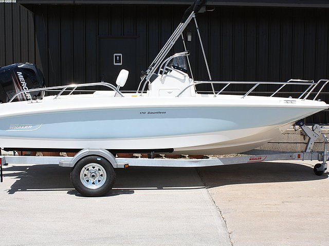 2015 Boston Whaler 170 Dauntless Photo