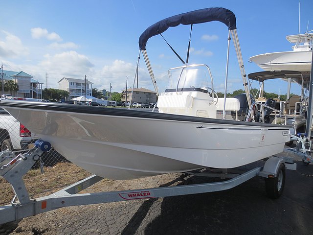 2015 Boston Whaler 170 Montauk Photo