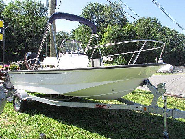 2015 Boston Whaler 170 Montauk Photo