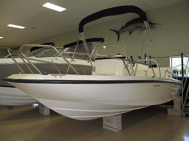 2015 Boston Whaler 180 Dauntless Photo