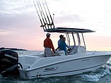 2015 Boston Whaler 220 Outrage Photo #2