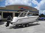 15 Boston Whaler 230 Vantage