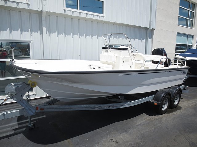 2015 Boston Whaler 190 Montauk Photo