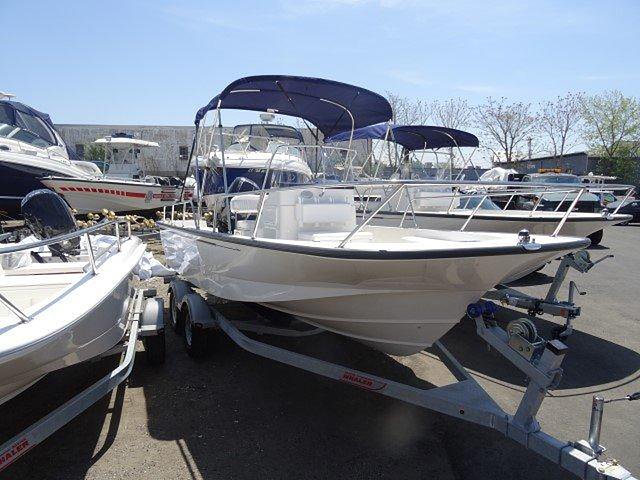 2015 Boston Whaler 190 Montauk Photo