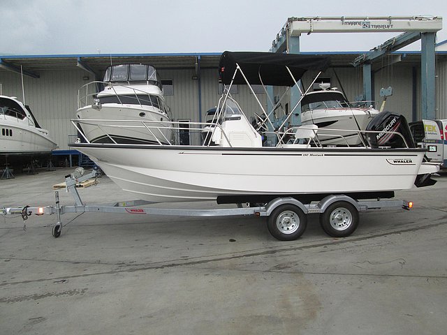 2015 Boston Whaler 190 Montauk Photo