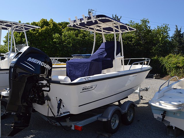 2015 Boston Whaler 190 Outrage Photo
