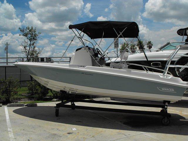 2015 Boston Whaler 210 Dauntless Photo