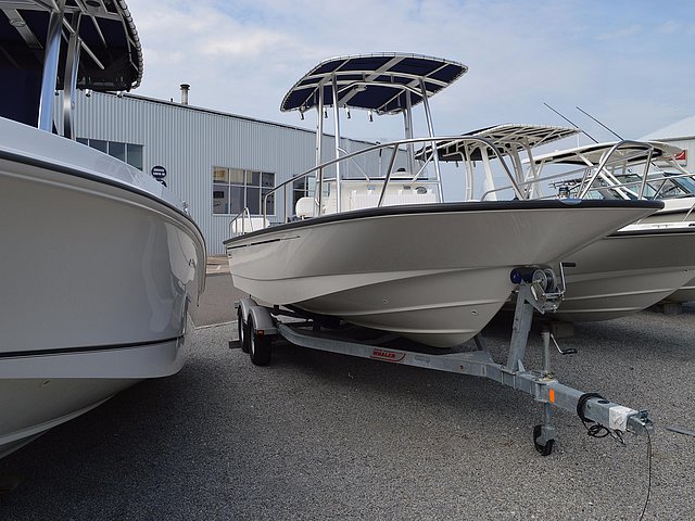 2015 Boston Whaler 210 Montauk Photo