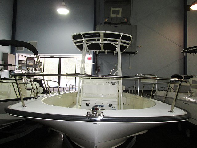 2015 Boston Whaler 210 Montauk Photo