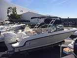15 Boston Whaler 230 Vantage
