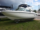 15 Boston Whaler 230 Vantage
