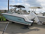 15 Boston Whaler 230 Vantage