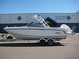 15 Boston Whaler 230 Vantage