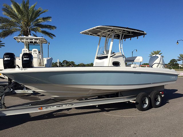 2015 Boston Whaler 240 Dauntless Photo