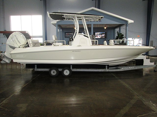 2015 Boston Whaler 240 Dauntless Photo