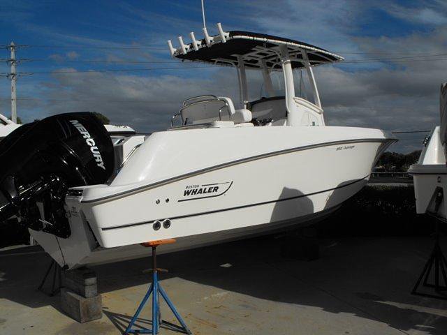 15 Boston Whaler 250 Outrage