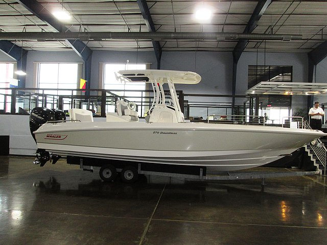 15 Boston Whaler 270 Dauntless