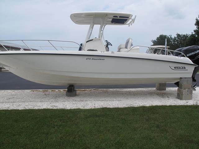 2015 Boston Whaler 270 Dauntless Photo