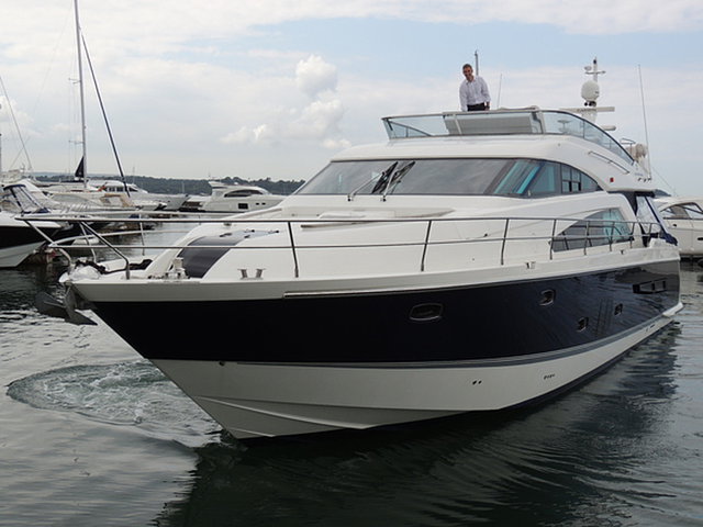 2010 Fairline Squadron 55 Photo
