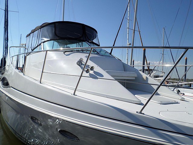 1997 Carver 350 Mariner Photo
