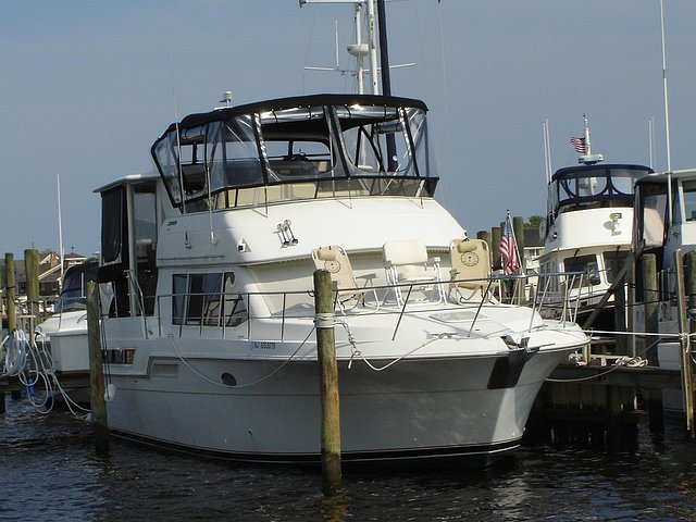 1997 Carver 405 Aft Cabin Motor Yacht Photo