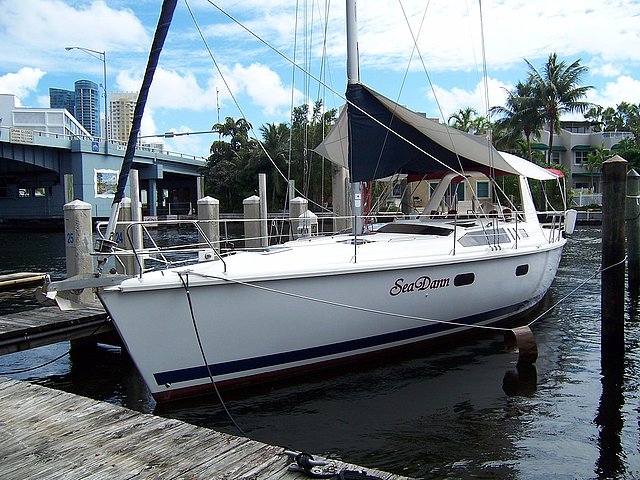 1997 Hunter 430 Photo