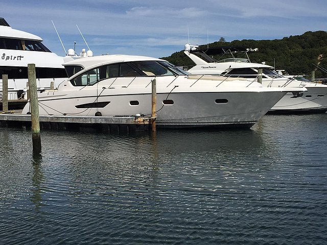 2009 Tiara 5800 Sovran Photo