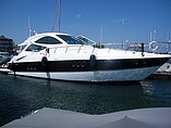 10 Cruisers Yachts 520 Sports Coupe