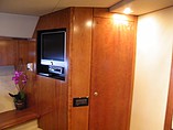 2010 Cruisers Yachts 520 Sports Coupe Photo #68